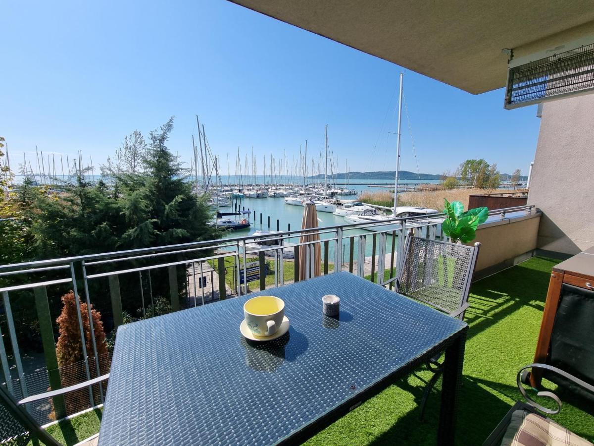 Bilberry Apartman Aparthotel Balatonfured Exterior photo